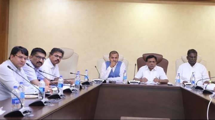 अनुसूचित वर्गों के भावी उद्यमियों के लिये जिलों में कार्यशालाएँ हों: वित्त मंत्री श्री देवड़ा